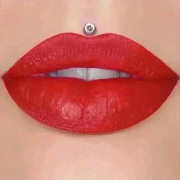 Jeffree Star Velvet Trap Lipstick ~ Confessional - Picture 4 of 6